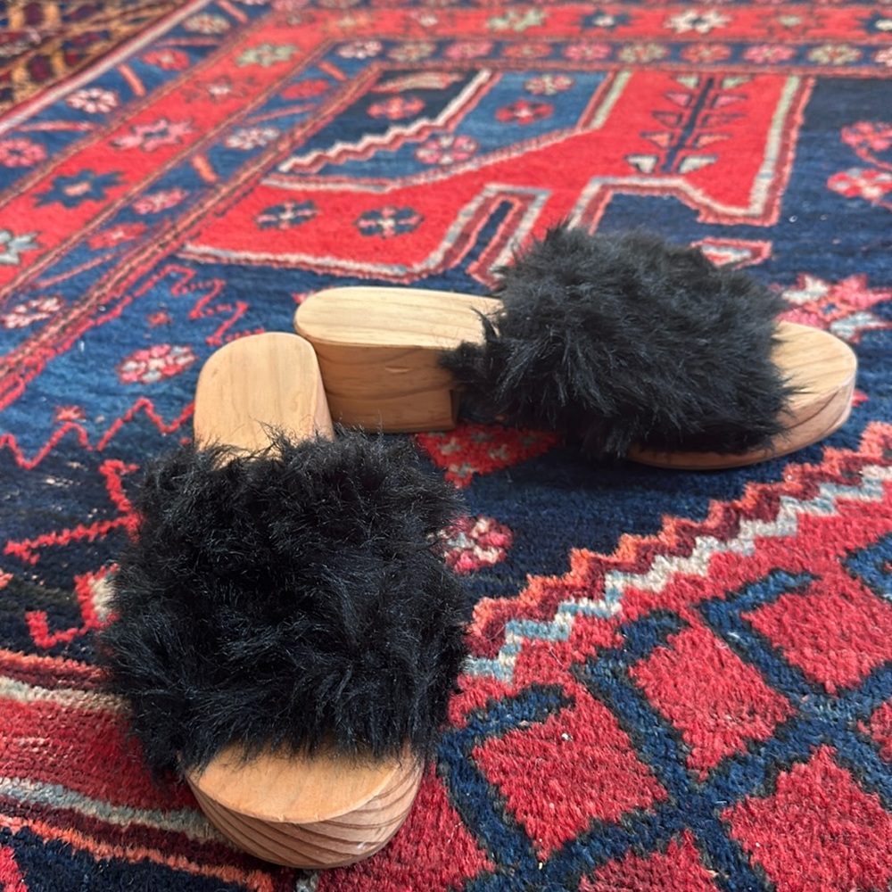 Clogs. Faux fluffy fur. Sandals. Made in Spain. Size 39